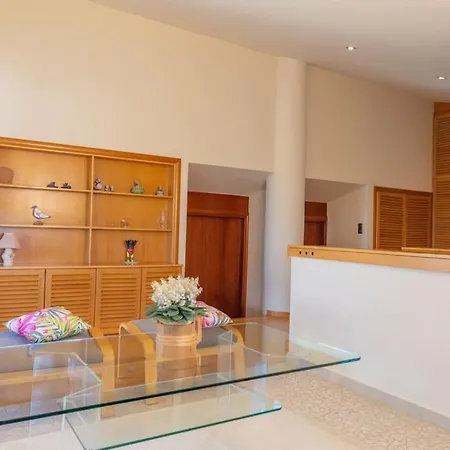 Вилла The Coral Tree Luxury