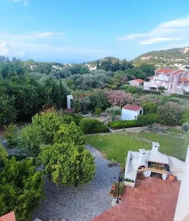 The Coral Tree Luxury יאליסוס